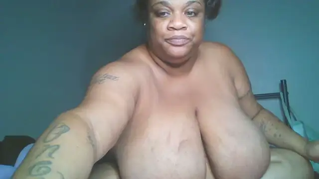 Snapshot of NaughtyHottieBBW chatting on July 27, 4:30 am NaughtyHottieBBW online show from July 27, 4:30 am