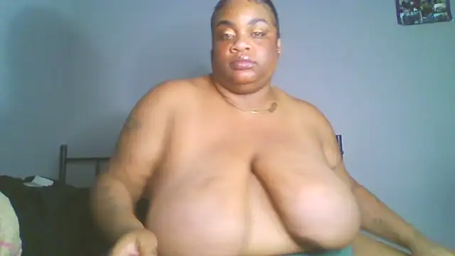 Snapshot of NaughtyHottieBBW chatting on July 28, 4:52 am NaughtyHottieBBW online show from July 28, 4:52 am
