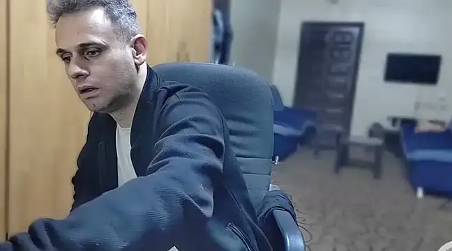 Snapshot of Arabeyes chatting on December 6, 10:52 pm Arabeyes online show from December 6, 10:52 pm