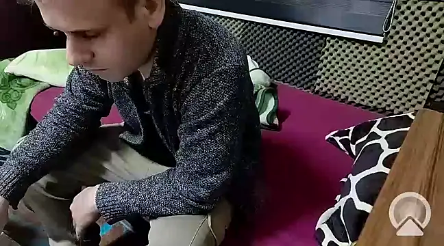 Snapshot of Arabeyes chatting on February 28, 7:56 pm Arabeyes online show from February 28, 7:56 pm