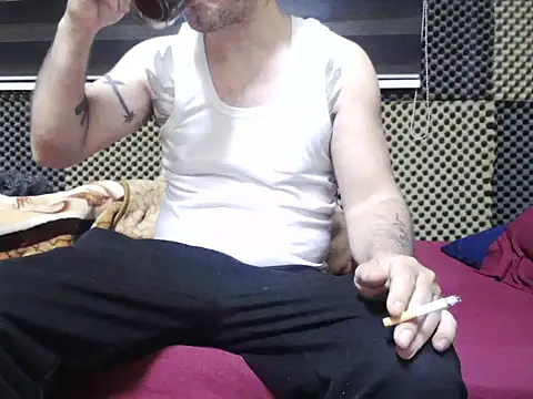 Snapshot of Arabeyes chatting on November 23, 3:39 am Arabeyes online show from November 23, 3:39 am