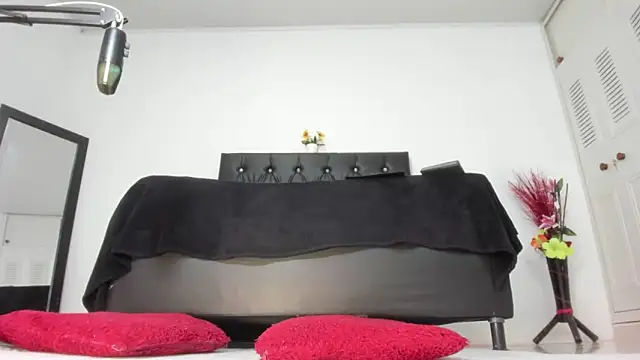 Snapshot of martinaclark chatting on May 16, 1:13 am martinaclark online show from May 16, 1:13 am