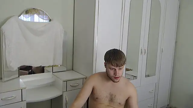 Snapshot of Zoro1999 chatting on January 23, 1:13 pm Zoro1999 online show from January 23, 1:13 pm