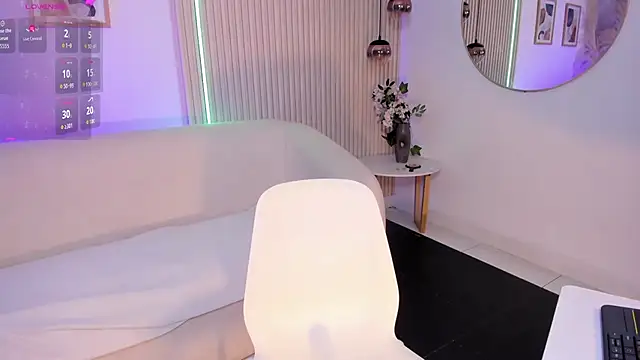 Snapshot of ana_ev chatting on October 31, 8:15 am ana ev online show from October 31, 8:15 am