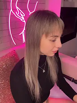 Snapshot of MiaMinx chatting on December 27, 11:21 pm MiaMinx online show from December 27, 11:21 pm