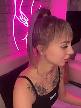 Snapshot of MiaMinx chatting on December 29, 10:25 pm MiaMinx online show from December 29, 10:25 pm