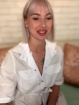 Snapshot of MiaMinx chatting on October 15, 11:49 pm MiaMinx online show from October 15, 11:49 pm