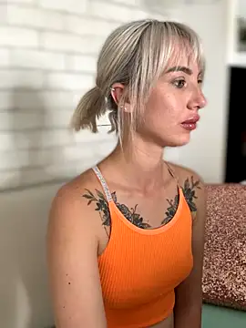 Snapshot of MiaMinx chatting on October 22, 12:55 am MiaMinx online show from October 22, 12:55 am