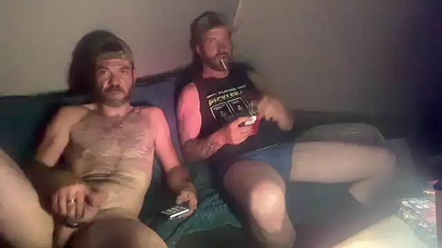 Snapshot of otterdudez chatting on April 4, 7:39 am otterdudez online show from April 4, 7:39 am