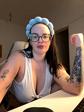 Snapshot of Mona-Peaches chatting on September 26, 7:45 am Mona-Peaches online show from September 26, 7:45 am