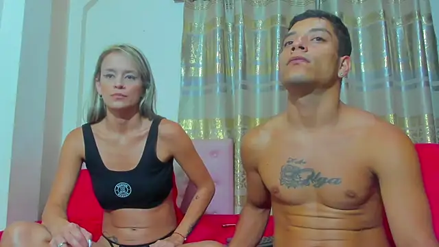 Snapshot of AnderAndMartina chatting on December 12, 12:48 am AnderAndMartina online show from December 12, 12:48 am