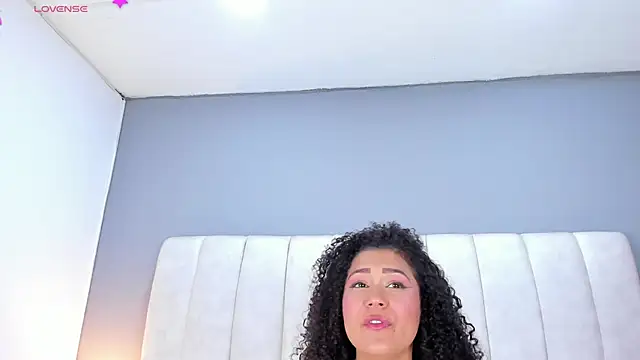 Ashleyy23x online show from December 2, 7:31 pm