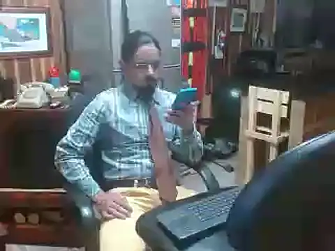 Snapshot of Dr_Pocholate84 chatting on January 7, 2:51 pm Dr Pocholate84 online show from January 7, 2:51 pm