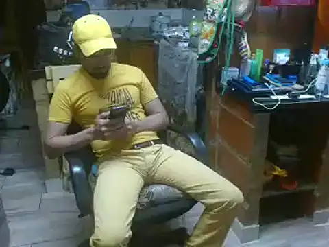 Snapshot of Dr_Pocholate84 chatting on January 8, 2:25 am Dr Pocholate84 online show from January 8, 2:25 am