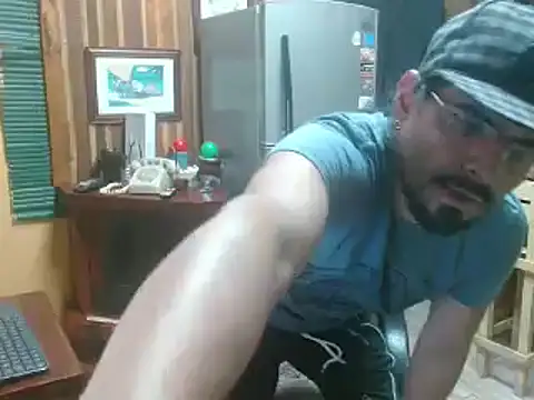 Snapshot of Dr_Pocholate84 chatting on January 10, 1:21 am Dr Pocholate84 online show from January 10, 1:21 am