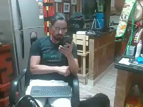 Snapshot of Dr_Pocholate84 chatting on January 12, 12:28 am Dr Pocholate84 online show from January 12, 12:28 am