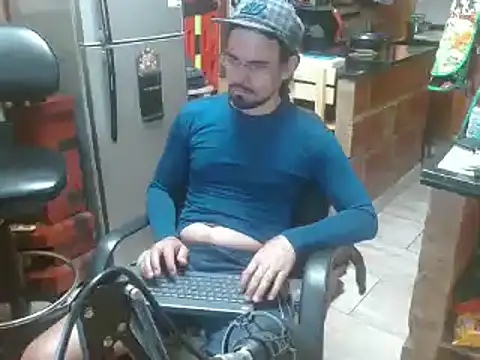 Snapshot of Dr_Pocholate84 chatting on January 12, 4:50 pm Dr Pocholate84 online show from January 12, 4:50 pm