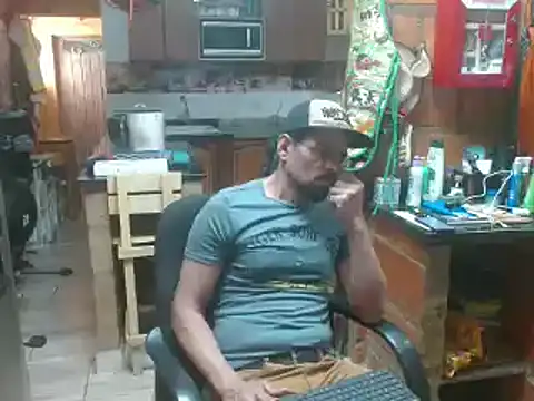 Snapshot of Dr_Pocholate84 chatting on January 13, 6:05 pm Dr Pocholate84 online show from January 13, 6:05 pm