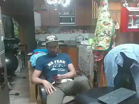 Snapshot of Dr_Pocholate84 chatting on January 25, 2:58 am Dr Pocholate84 online show from January 25, 2:58 am