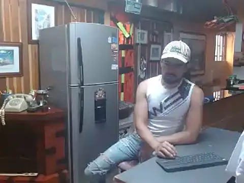 Snapshot of Dr_Pocholate84 chatting on February 1, 8:37 pm Dr Pocholate84 online show from February 1, 8:37 pm