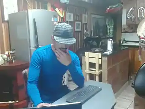 Snapshot of Dr_Pocholate84 chatting on February 13, 12:46 am Dr Pocholate84 online show from February 13, 12:46 am