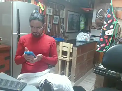 Snapshot of Dr_Pocholate84 chatting on March 10, 3:45 am Dr Pocholate84 online show from March 10, 3:45 am