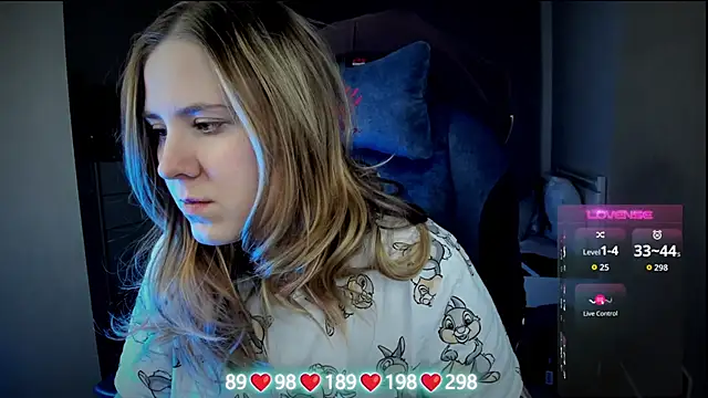 Olivia Munk online show from November 28, 4:04 am