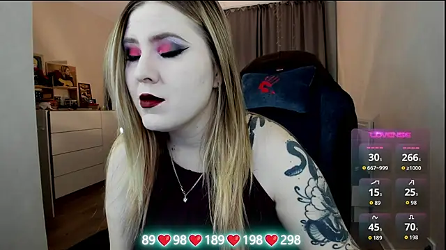 Olivia Munk online show from December 3, 5:04 am