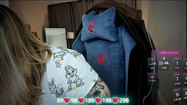 Olivia Munk online show from December 16, 3:44 am