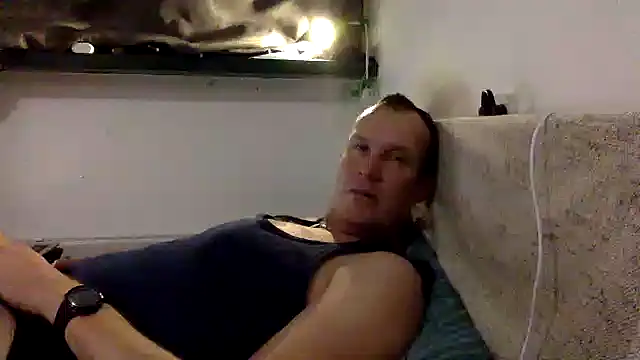 Snapshot of dlvis12 chatting on December 2, 8:15 pm dlvis12 online show from December 2, 8:15 pm