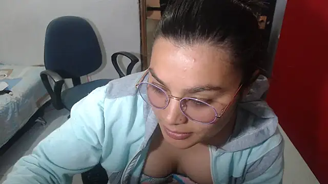 Snapshot of luxury_sex_17 chatting on February 22, 12:27 am luxury sex 17 online show from February 22, 12:27 am