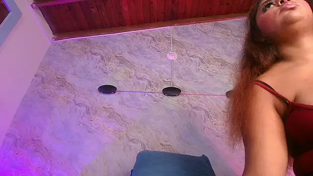 jones maddy  online show from November 5, 11:54 am