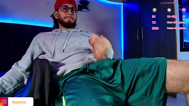 Snapshot of kuzzcoo chatting on November 9, 12:47 pm kuzzcoo online show from November 9, 12:47 pm