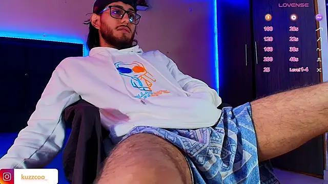 Snapshot of kuzzcoo chatting on November 13, 3:55 pm kuzzcoo online show from November 13, 3:55 pm