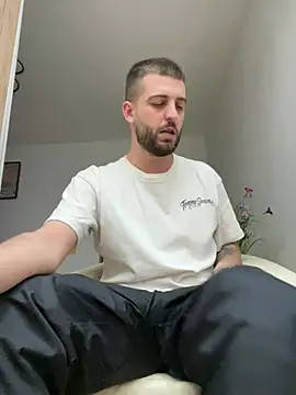 ElChapoGuzman95 online show from March 19, 6:44 pm