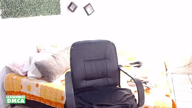 Snapshot of danielapalmer_ chatting on December 8, 8:15 pm danielapalmer online show from December 8, 8:15 pm