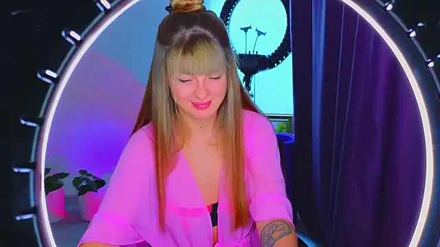 Snapshot of _comefeelme_ chatting on November 27, 11:34 am comefeelme online show from November 27, 11:34 am