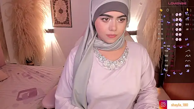 shayla 18 online show from December 4, 7:45 pm