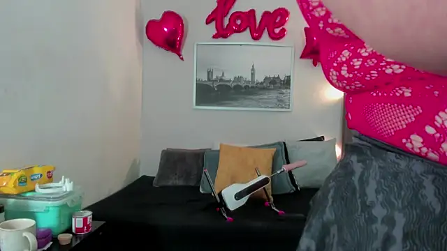 Cheryl JONES online show from March 11, 4:35 pm