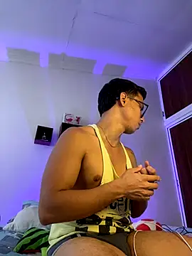 Snapshot of xTommy_Steigerx chatting on September 14, 4:39 pm xTommy Steigerx online show from September 14, 4:39 pm