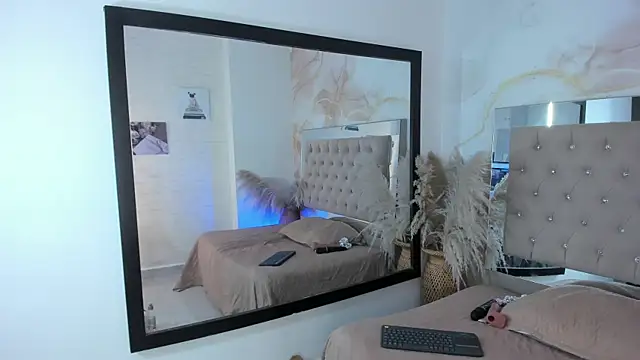 Snapshot of ainaah_ chatting on March 14, 2:41 pm ainaah online show from March 14, 2:41 pm