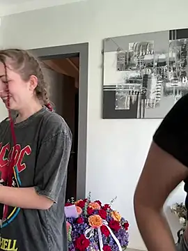 Snapshot of Nura_n_Sarah chatting on January 18, 6:13 am Nura n Sarah online show from January 18, 6:13 am