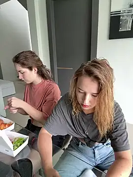 Snapshot of Nura_n_Sarah chatting on January 28, 5:11 am Nura n Sarah online show from January 28, 5:11 am