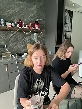 Snapshot of Nura_n_Sarah chatting on February 1, 5:07 am Nura n Sarah online show from February 1, 5:07 am