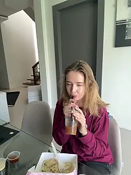 Snapshot of Nura_n_Sarah chatting on February 5, 5:09 am Nura n Sarah online show from February 5, 5:09 am