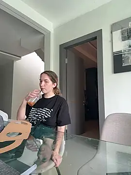 Snapshot of Nura_n_Sarah chatting on February 6, 5:14 am Nura n Sarah online show from February 6, 5:14 am