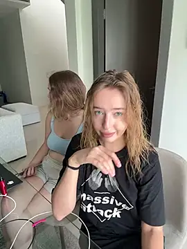 Snapshot of Nura_n_Sarah chatting on February 7, 5:10 am Nura n Sarah online show from February 7, 5:10 am