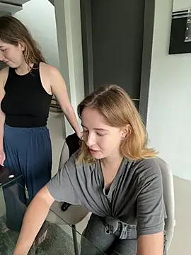 Snapshot of Nura_n_Sarah chatting on February 12, 5:15 am Nura n Sarah online show from February 12, 5:15 am