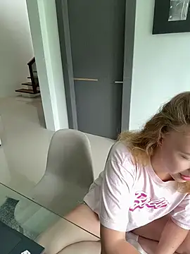 Snapshot of Nura_n_Sarah chatting on March 12, 5:13 am Nura n Sarah online show from March 12, 5:13 am