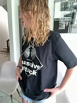 Snapshot of Nura_n_Sarah chatting on March 14, 5:05 am Nura n Sarah online show from March 14, 5:05 am